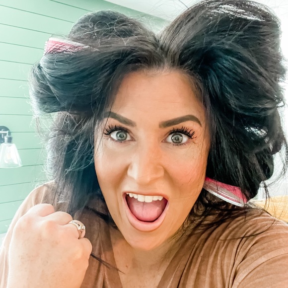 Meet your Posher, Emylee - Picture 1 of 1